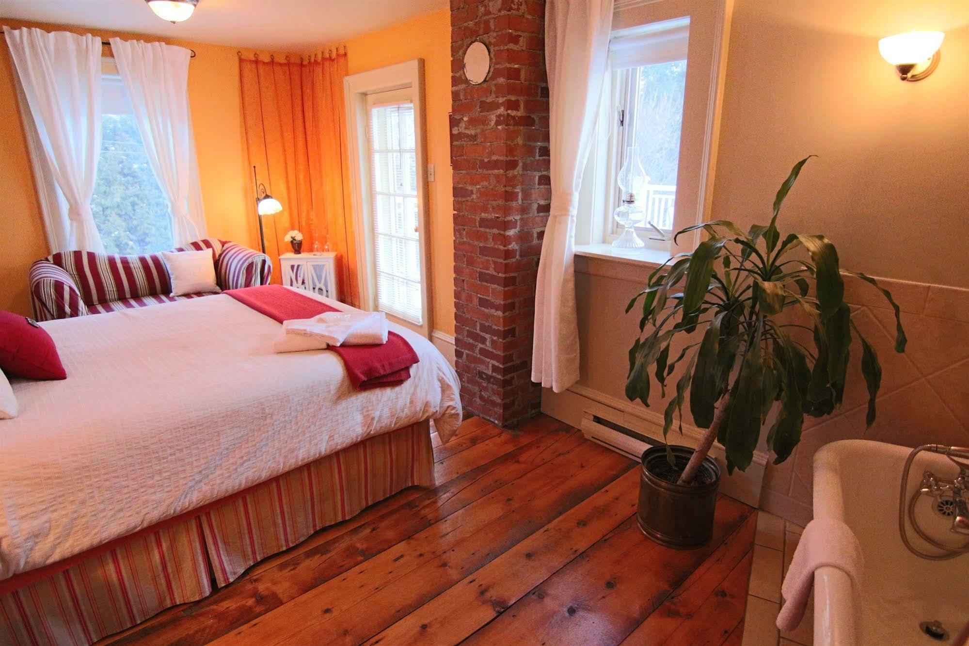 La Belle Victorienne Otel Magog Dış mekan fotoğraf